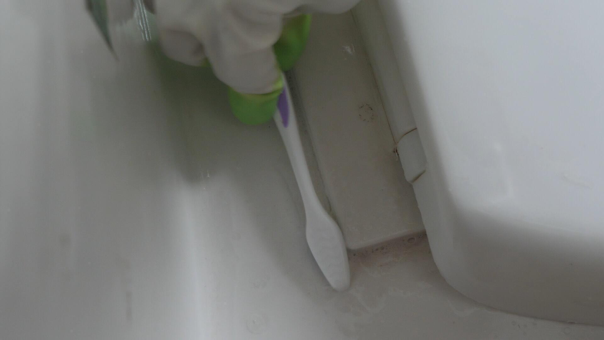 马桶黄渍又脏又臭,教您一个小窍门,不仅擦得干净,还不会有臭味