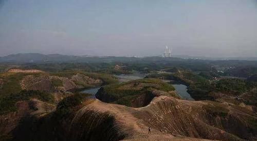 断定|朱元璋祖父葬在龙穴，风水先生断定三世后出帝王