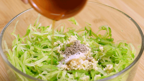 冬天的萝卜是个宝!教你个新做法,爽脆鲜嫩,全家老少都爱吃!