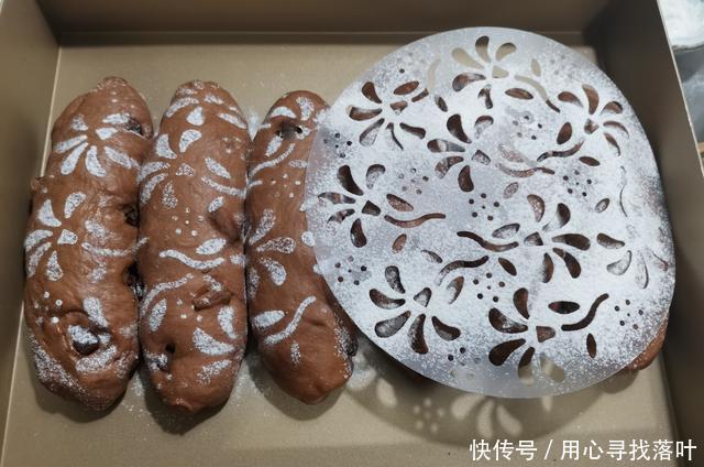 看起来|这是一款看起来很丑却很好吃的面包,双倍浓香可可面包送给你