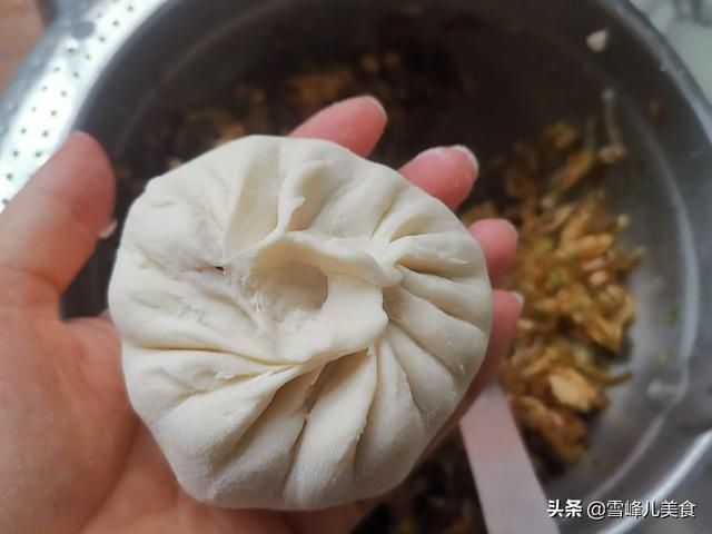 10月蒸包子，韭菜芹菜靠边站，这菜好吃又营养，比肉馅包子都香