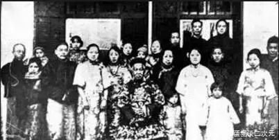 欺世盗名|他欺世盗名、妻妾成群、喜写“丑书”,却被称为“圣人”!