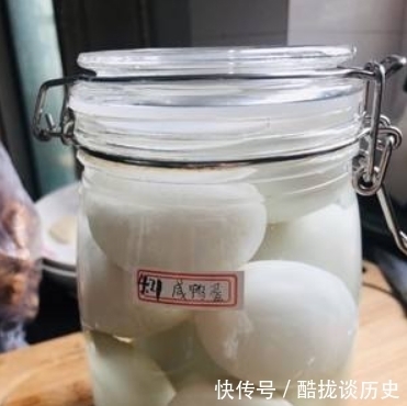 腌咸鸭蛋，别只加盐和白酒，多加40g它，个个流油，更香更入味
