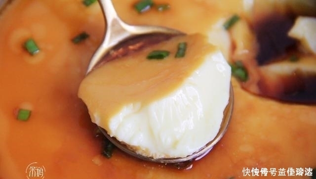 蒸鸡蛋羹,千万不可直接加水,蒸前多加1步,鸡蛋如同果冻般嫩滑