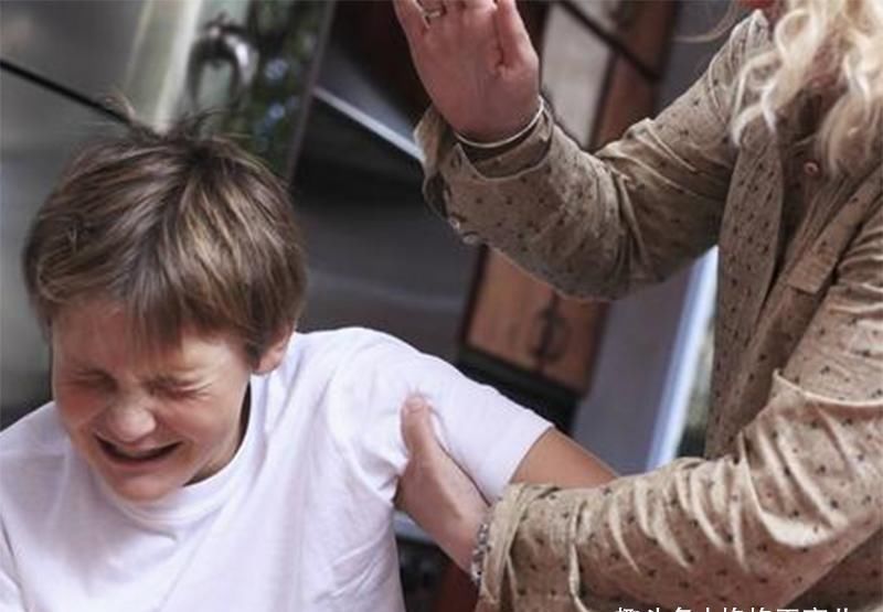 父母们|中国孩子普遍被父母打过,为什么成年后没有出现大规模心理创伤?