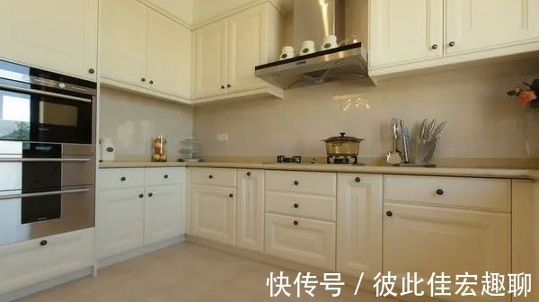 地脚线|我家橱柜请师傅安了地脚线,邻居来参观一看,用上50年都不会坏