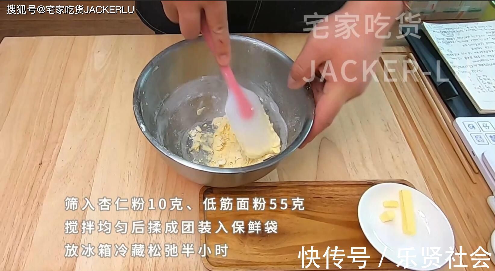 巧克力迷你挞，满口黄油香气浓郁，牵引着味蕾，让人想咬一口。