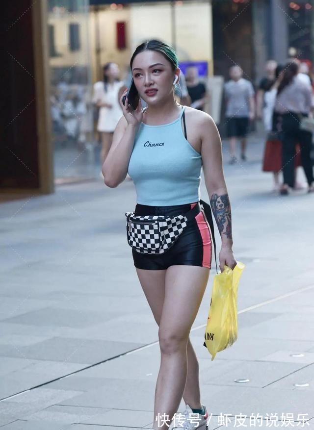 装扮 动人心扉的瑜伽裤装扮增添沉稳气质，大方好看值得借鉴，清新脱俗