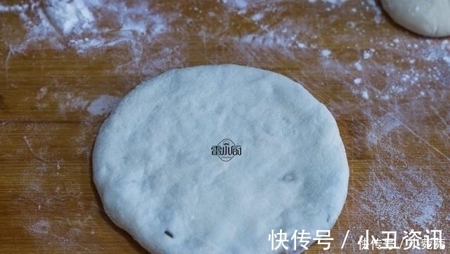 橄榄油|婆婆烙的饼就是好吃,又香又软,一口气吃了4个还想吃!