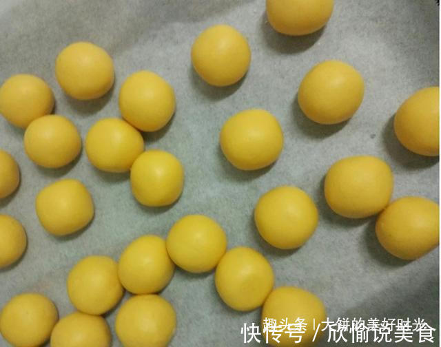 一块南瓜，无水无油，不用烤箱，做孩子爱吃的零食，比小馒头美味