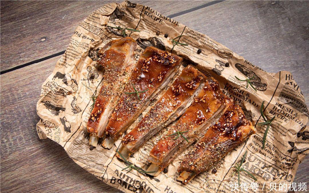 捞出来|烤羊好吃不好吃主要看酱汁,外表焦酥入口微甜,肉香浓郁嫩到出汁