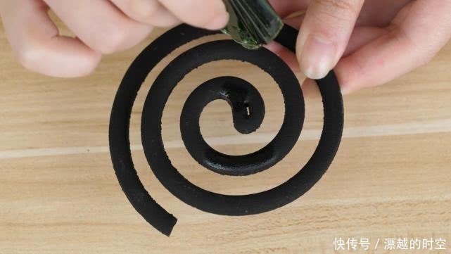 蚊香|滴几滴风油精在喉咙里，厉害了，解决夏天困扰男生女生的一个烦恼