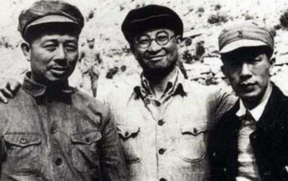 主席|陈赓坐火车人缘好,两次被敌人司令员叫去聊天,事后安然离开