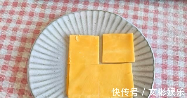 肉松小贝新做法,十分钟搞定,咬上一口,那叫一个香,完全没难度