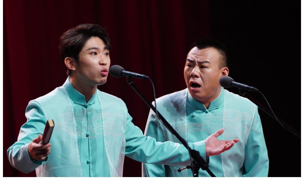 相声|中国广播艺术团艺术季收官，相声名家冯巩压轴登场，现场掌声雷动