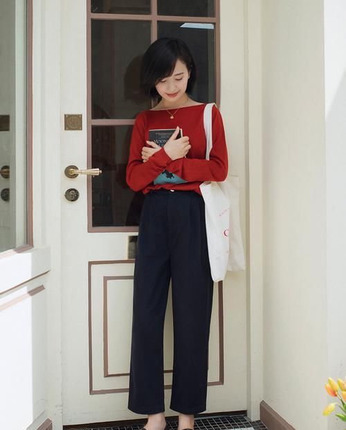 阔腿裤烂大街了！今年流行的是“小黑裤”，时髦显瘦，适合40岁穿