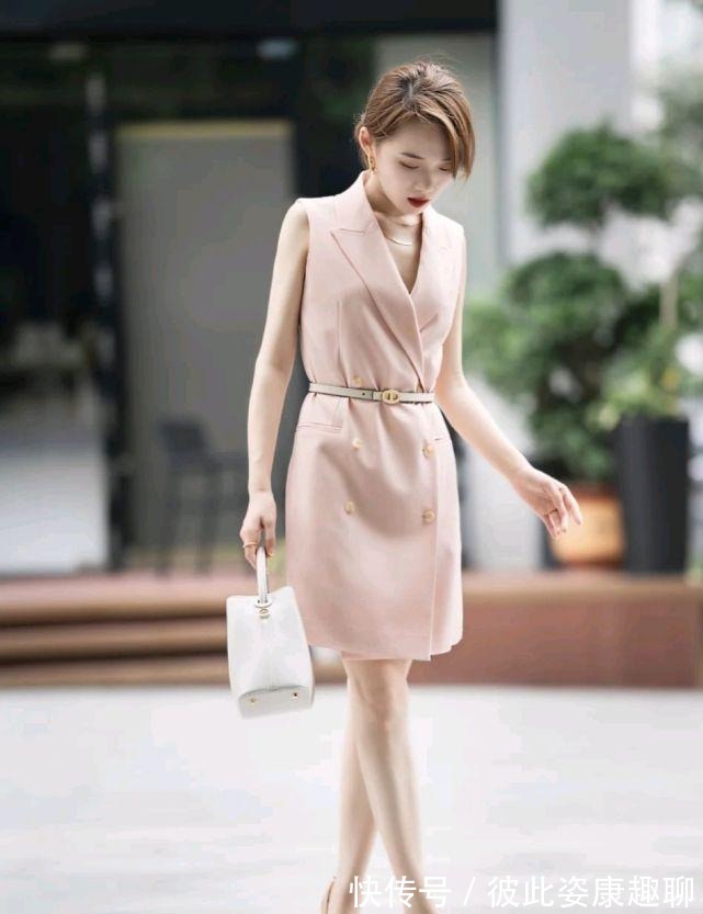 服装|简约又精致的职场穿搭，会让整个人更加精神，甚至可以美成焦点