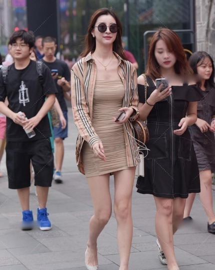 裙子合不合身先不说，关键这颜值也太高了吧