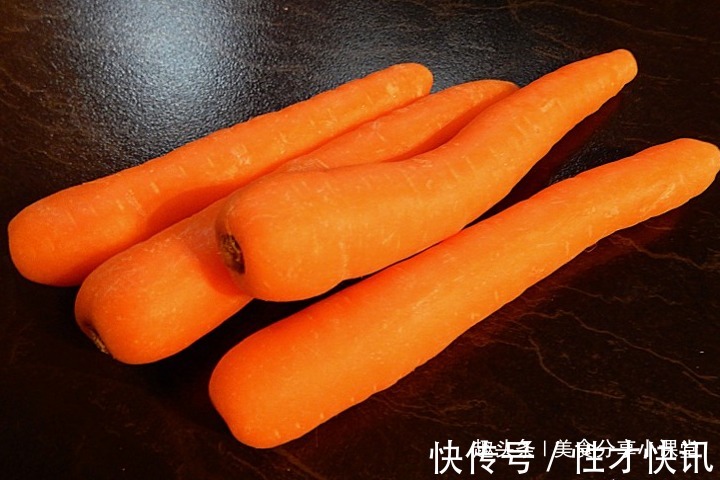 胡萝卜别再当配菜了,做成一道零食,又甜又劲道,上桌全家都爱吃