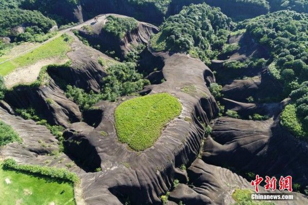 自然|“丹霞之心”自然奇观惟妙惟肖