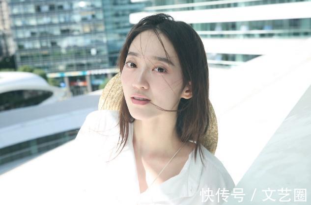 综艺|小鬼恋爱综艺中立人设翻车,称不怎么和女生单独吃饭,却被扒出与女生接吻照