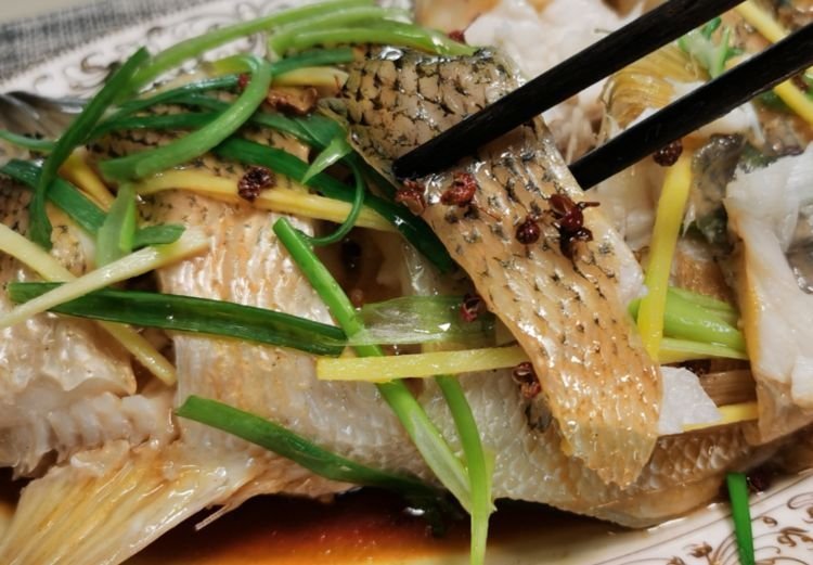 清蒸鱼,放盐腌或者直接蒸都不对,教你正确做法,鲜嫩入味无腥味