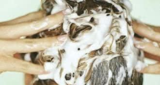 头皮|一天中什么时候洗头发会头疼、掉发？多数人做法不对，要及时纠正