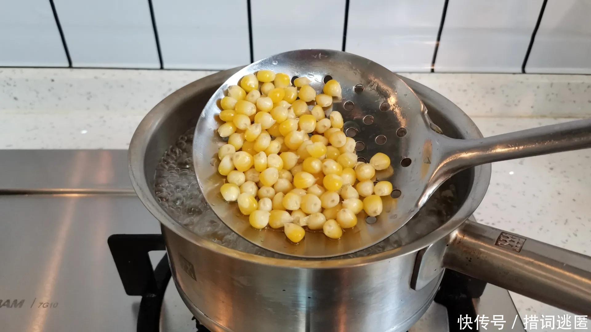 广东腊味煲仔饭怎么做才好吃记住关键这两步，焦香美味超过瘾