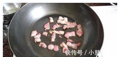 培根|煎鱼时,直接下油锅是不对的,掌握这个技巧,鱼皮不破、鱼肉不散