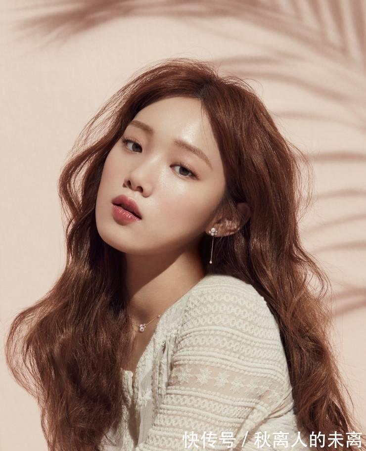 中分|脸上有3个特点的女生,不适合留中分!侧分大刘海更适合你