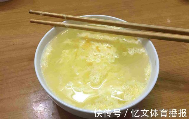 香油|长期吃“开水冲鸡蛋”滴香油,对身体有好处吗?医生揭晓真相