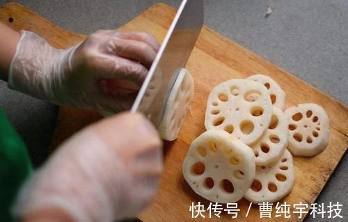 洗莲藕,别只会用清水,多加这两样,孔里的泥轻松去除,太实用了