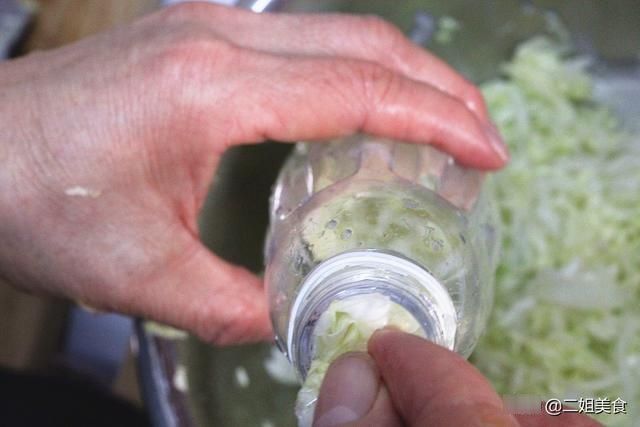 不管腌什么酸菜，都要牢记3个技巧，酸菜不烂不长毛，越放越好吃