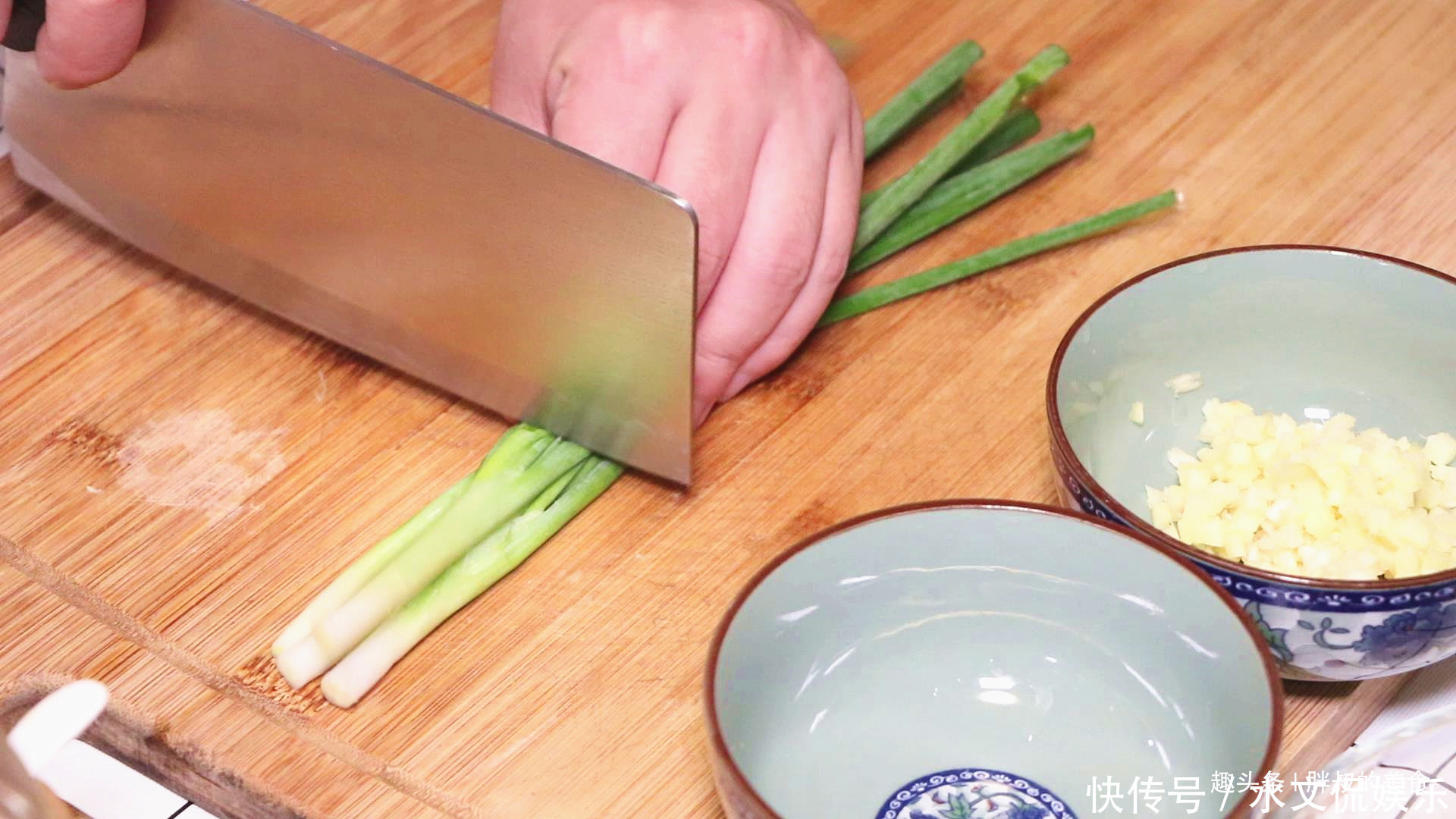 豆腐别再炒着吃了,教你特色做法,开胃又下饭,上桌汤汁都不剩