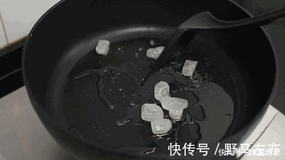 炒糖色，直接放冰糖大错特错，多加这一步，糖色红亮不粘锅
