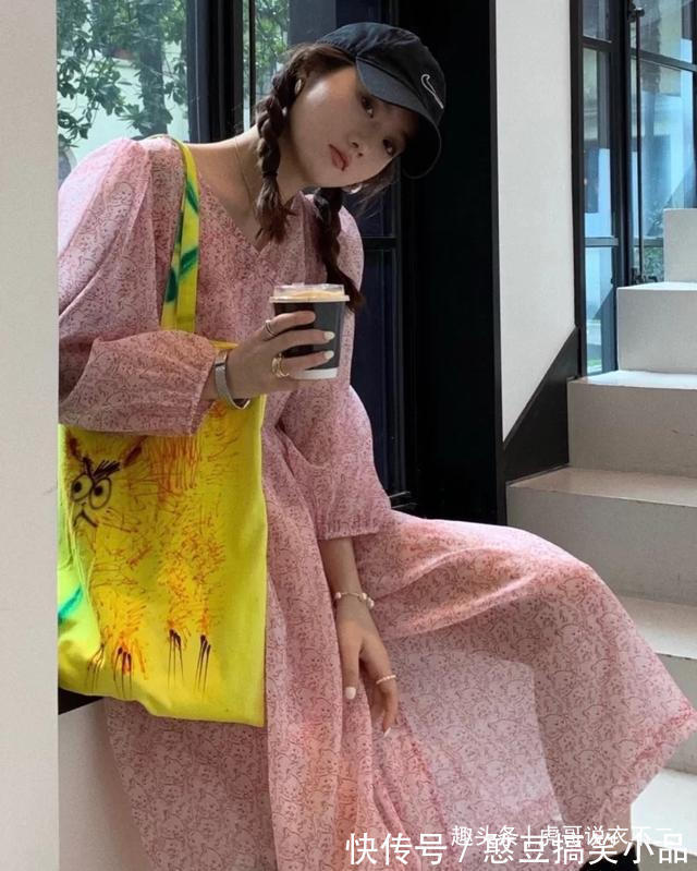 粉色 谁说粉色“老气”其实百搭又耐看，这么穿简直美呆了