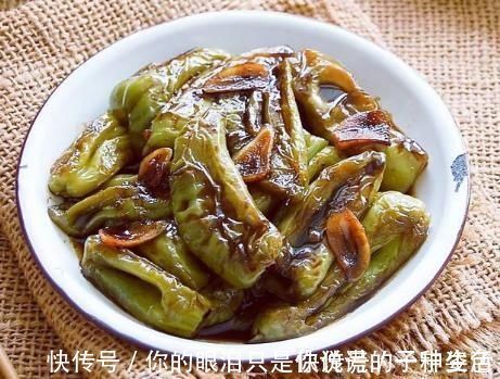 做虎皮青椒，先放油还是后放油厨师做错了，难怪不起皮还难吃