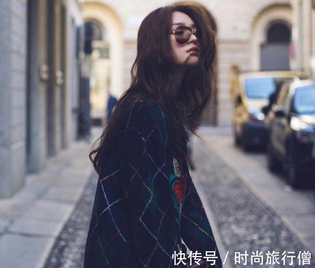 街拍|女星们机场大秀“毛衣风”, 一款比一款洋气，你更钟意哪一款呢？