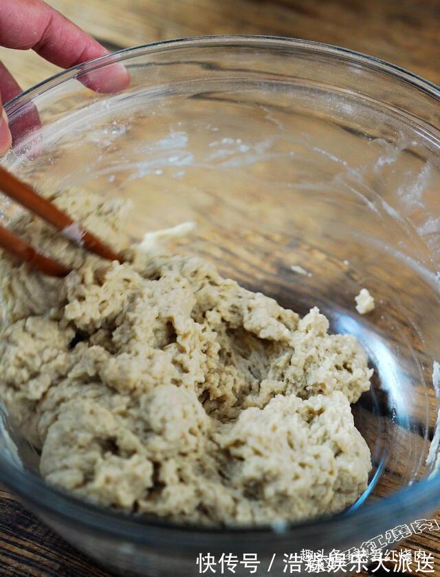 灵魂|全网都在做凉皮，我教大家做凉皮里的灵魂蒸面筋，不用洗面特简单