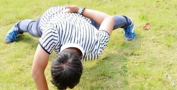 做俯卧撑|46岁男子,每天做50个俯卧撑,3个月后得到了什么你也可以试试