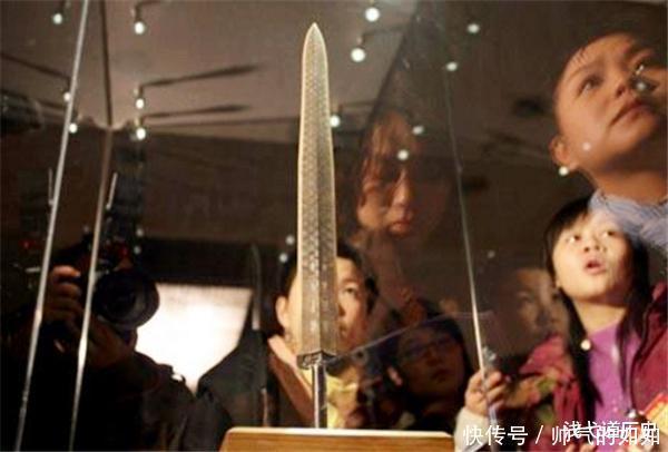 越王勾践剑削铁如泥专家不要尊古卑今，你家菜刀比它厉害多了