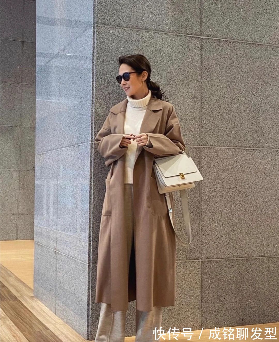 大衣 五十多岁女人的最好看打扮,叫“长大衣+长裤”,显瘦又有气质