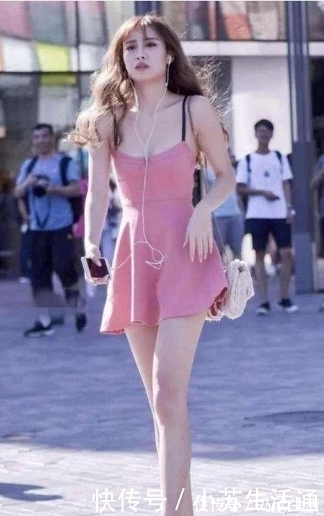 美女|肤白貌美的美女街拍:精心搭配的美女,尽显女神的甜美感