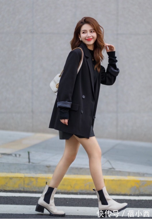 小姐姐 时髦精冬季穿的鞋子不再是小白鞋,而是“齐踝靴”,高级又有气质