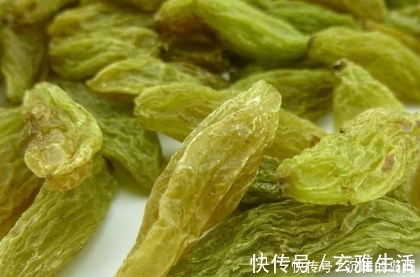 葡萄干和它一起泡,每天喝一杯,手脚不冰了,女人可试试