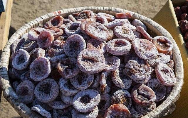 吃柿饼时,要不要“用水洗”?大多数人都弄错了,不懂等于白吃