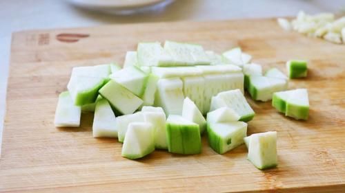 做疙瘩汤用水和面就错了,换成它,疙瘩又小又匀还劲道,吃不够