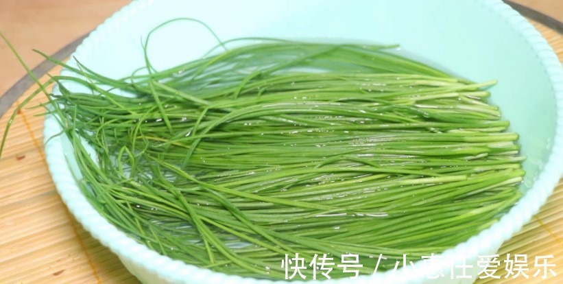 葱花饼|家常好做的葱花饼，今天教给你制作技巧，既劲道又好吃