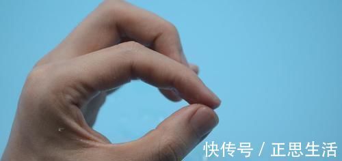 手指被502胶水粘住怎么办?学会这诀窍,胶水立马融化,太实用了