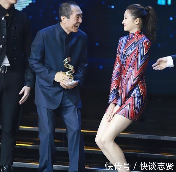 着点 马伯骞公主抱宋茜时,自觉露出“礼貌手”,低情商的学着点